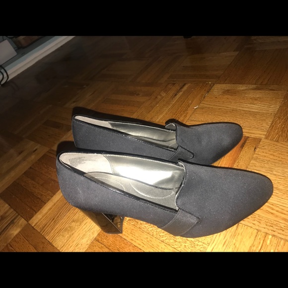 Shoes - Picture 4 of 4